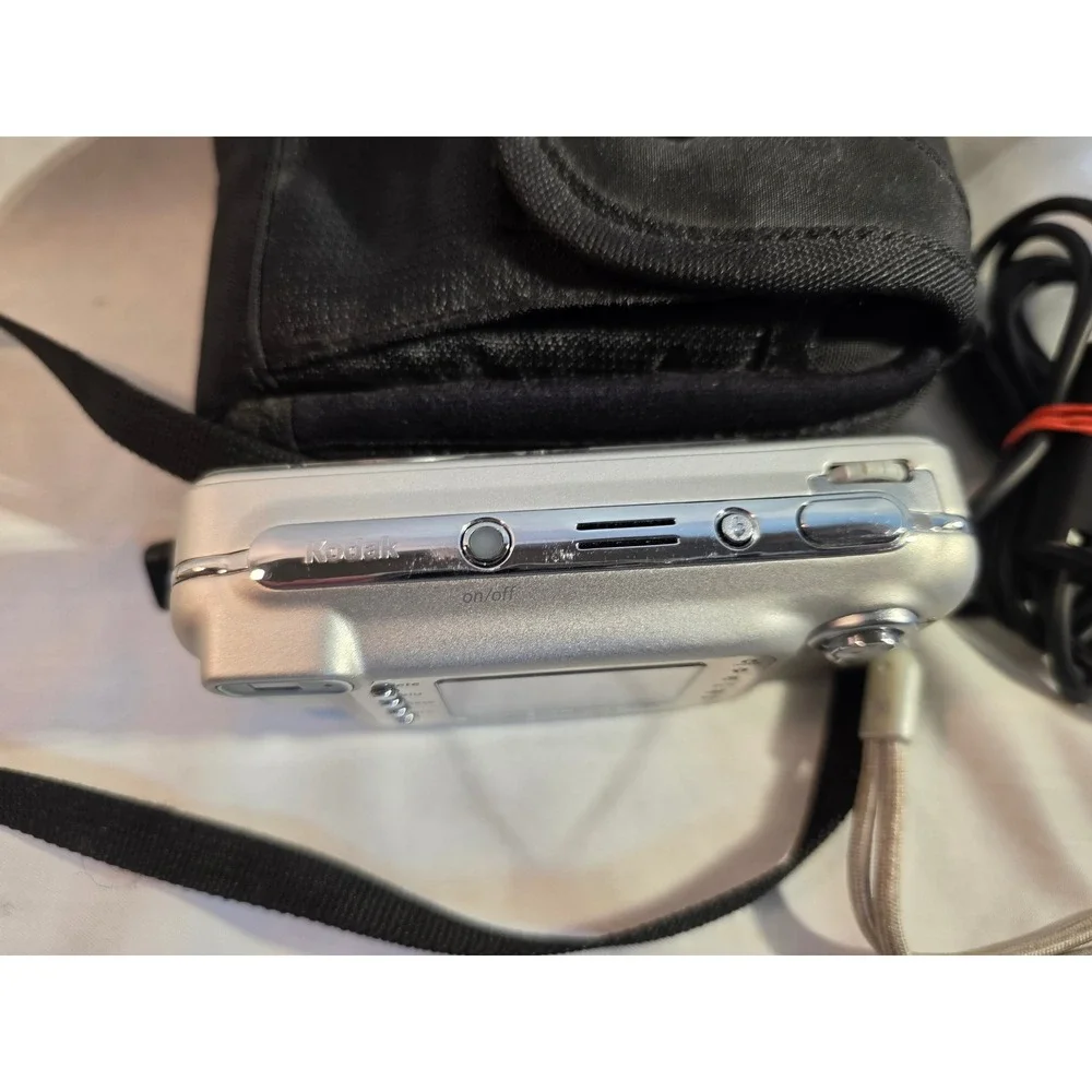 Kodak EasyShare LS743 Digital Camera 4.0MP Silver Schneider-Kreuznach Lens Case